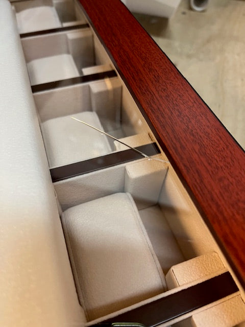 2. Wahl Uhrenvitrine Wandvitrine für 30 Uhren braun Schaukasten No.5 15036